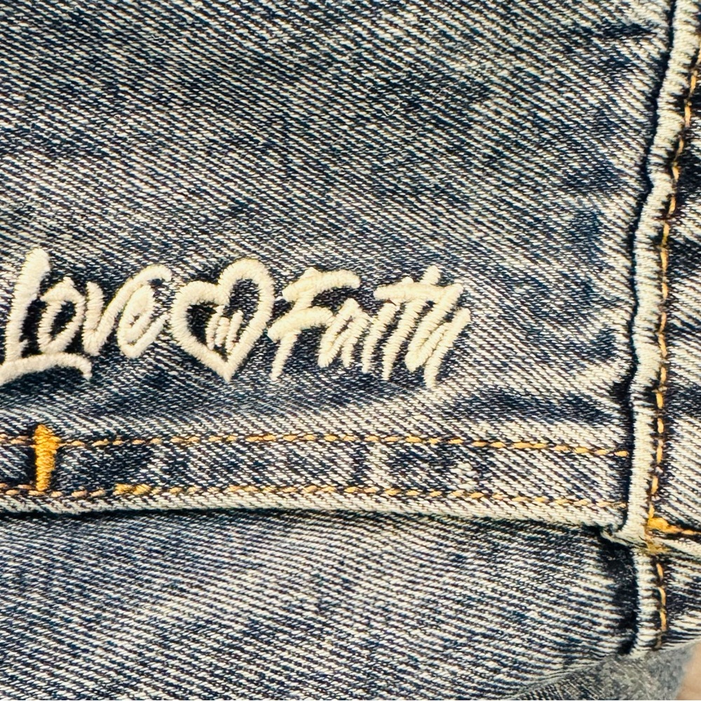 Love in Faith Faith Cross Denim Trucker Jacket Medium Wash 3X Fits 1X - Picture 5 of 7